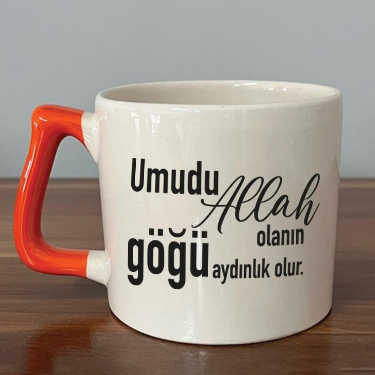 Umudu Allah Olanın Göğü Aydınlık Olur Baskılı Turuncu Kulplu Prime Kupa