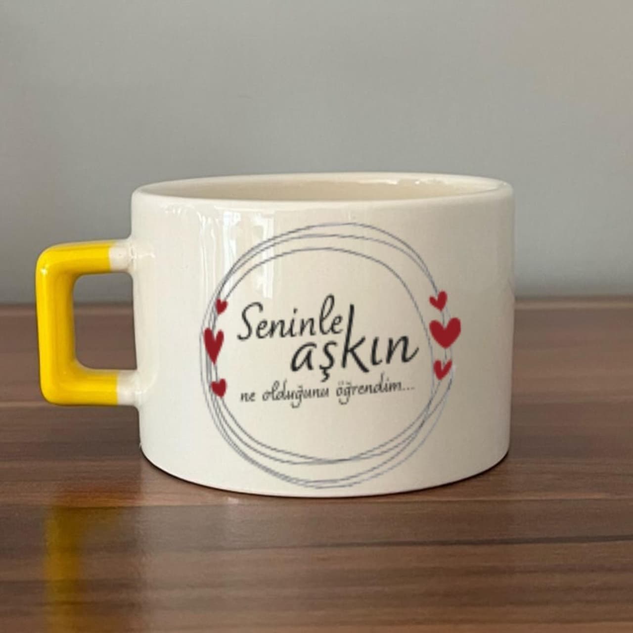 Seninle Aşkın Ne Olduğunu Öğrendim Baskılı Sarı Kulplu Kare Espresso Fincanı