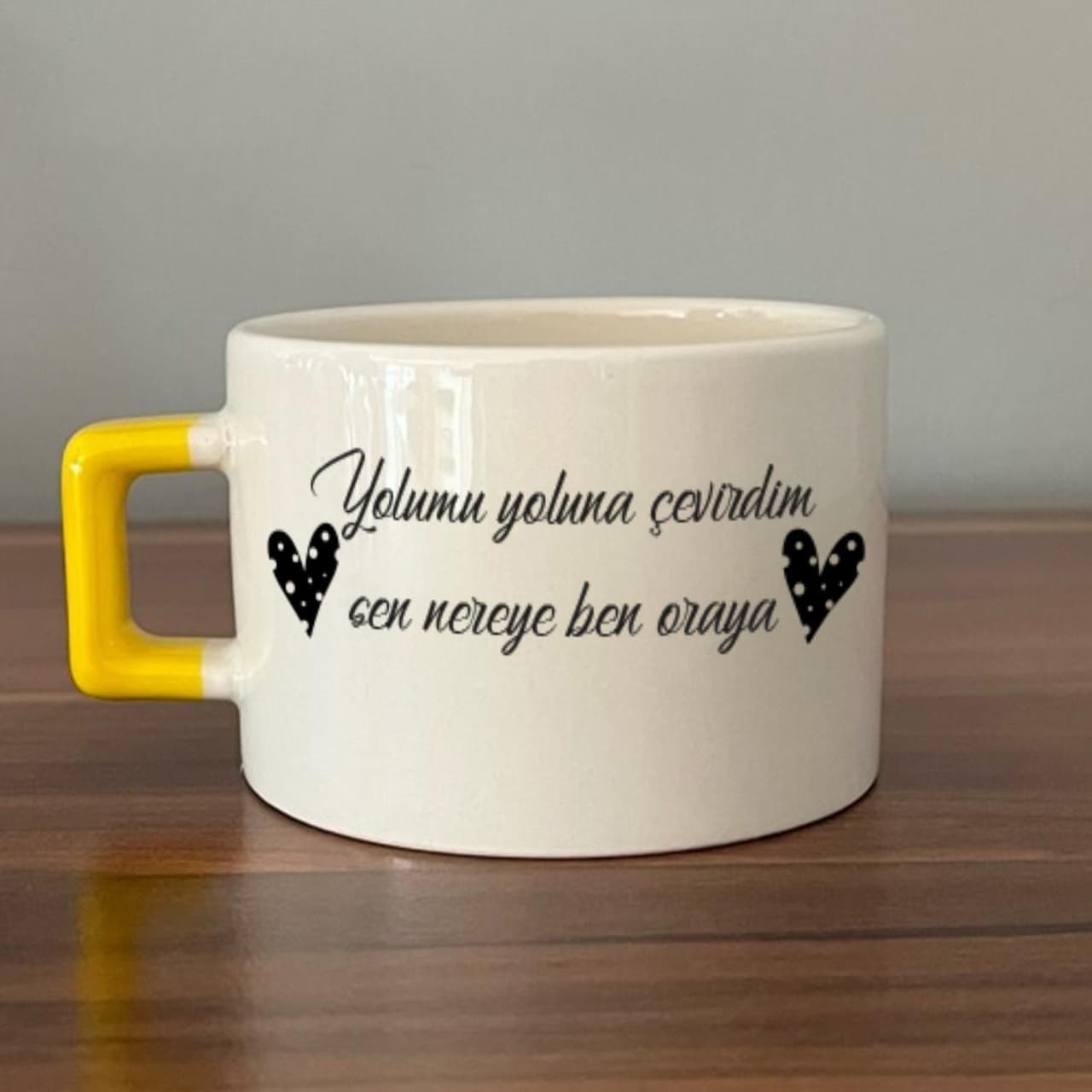 Yolumu Yoluna Çevirdim Baskılı Sarı Kulplu Kare Espresso Fincanı