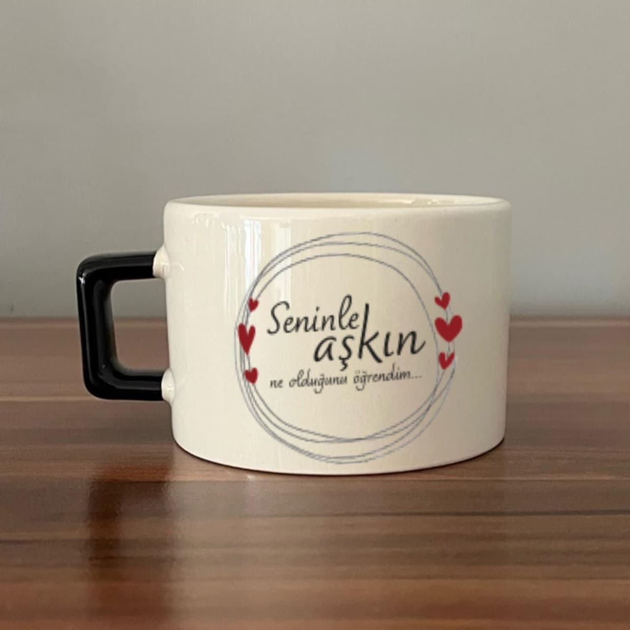 Seninle Aşkın Ne Olduğunu Öğrendim Baskılı Siyah Kulplu Kare Espresso Fincanı