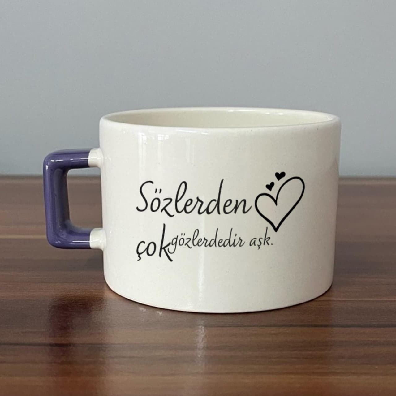 Sözlerden Çok Gözlerdedir Aşk Baskılı Mor Kulplu Kare Espresso Fincanı
