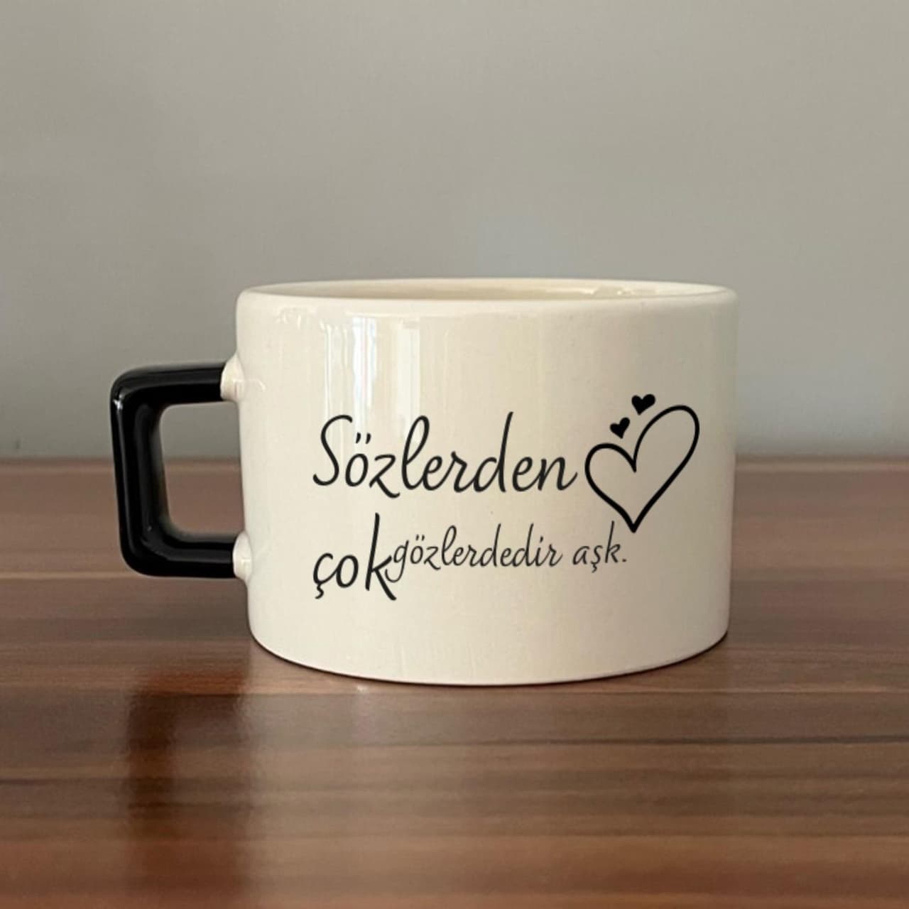 Sözlerden Çok Gözlerdedir Aşk Baskılı Siyah Kulplu Kare Espresso Fincanı