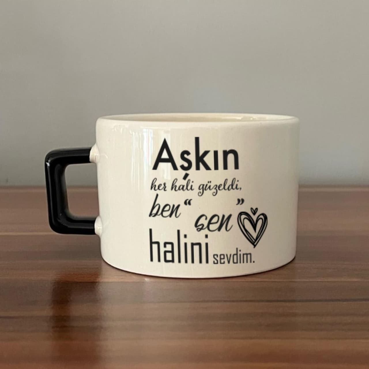 Aşkın Her Hali Güzeldi Baskılı Siyah Kulplu Kare Espresso Fincanı