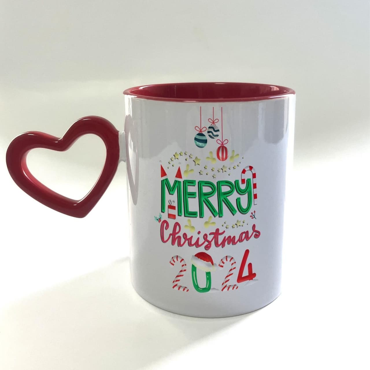 Merry Christmas 2024 Baskılı Boş Kalp Kulplu Mega Yılbaşı Kupası