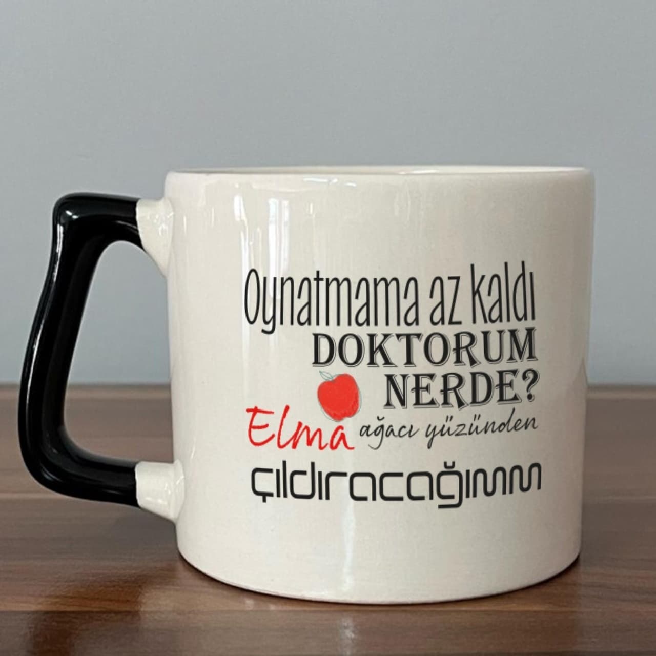 Oynatmama Az Kaldı Doktorum Nerede Baskılı Siyah Kulplu Prime Kupa