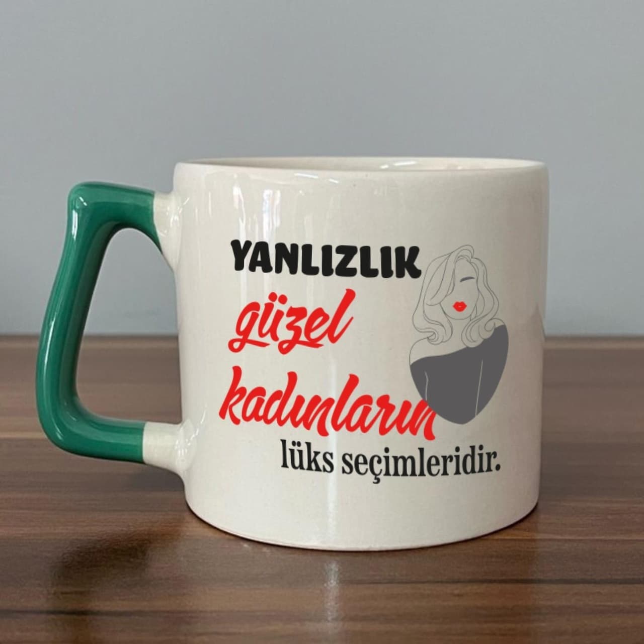 Yalnızlık Güzel Kadınların Lüks Seçimleridir Baskılı Kadınlar Günü Yeşil Kulplu Prime Kupa