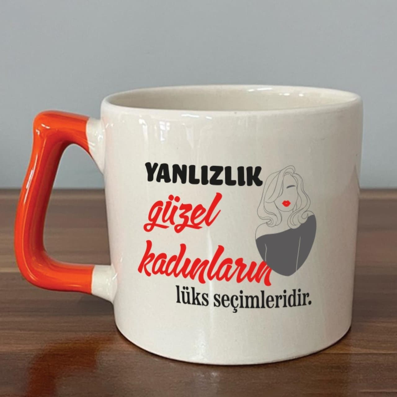Yalnızlık Güzel Kadınların Lüks Seçimleridir Baskılı Kadınlar Günü Turuncu Kulplu Prime Kupa