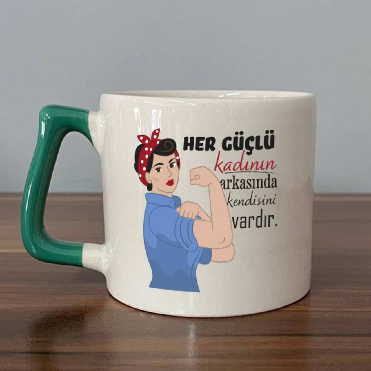 Her Güçlü Kadının Arkasında Kendisi Vardır Baskılı Kadınlar Günü Yeşil Kulplu Prime Kupa