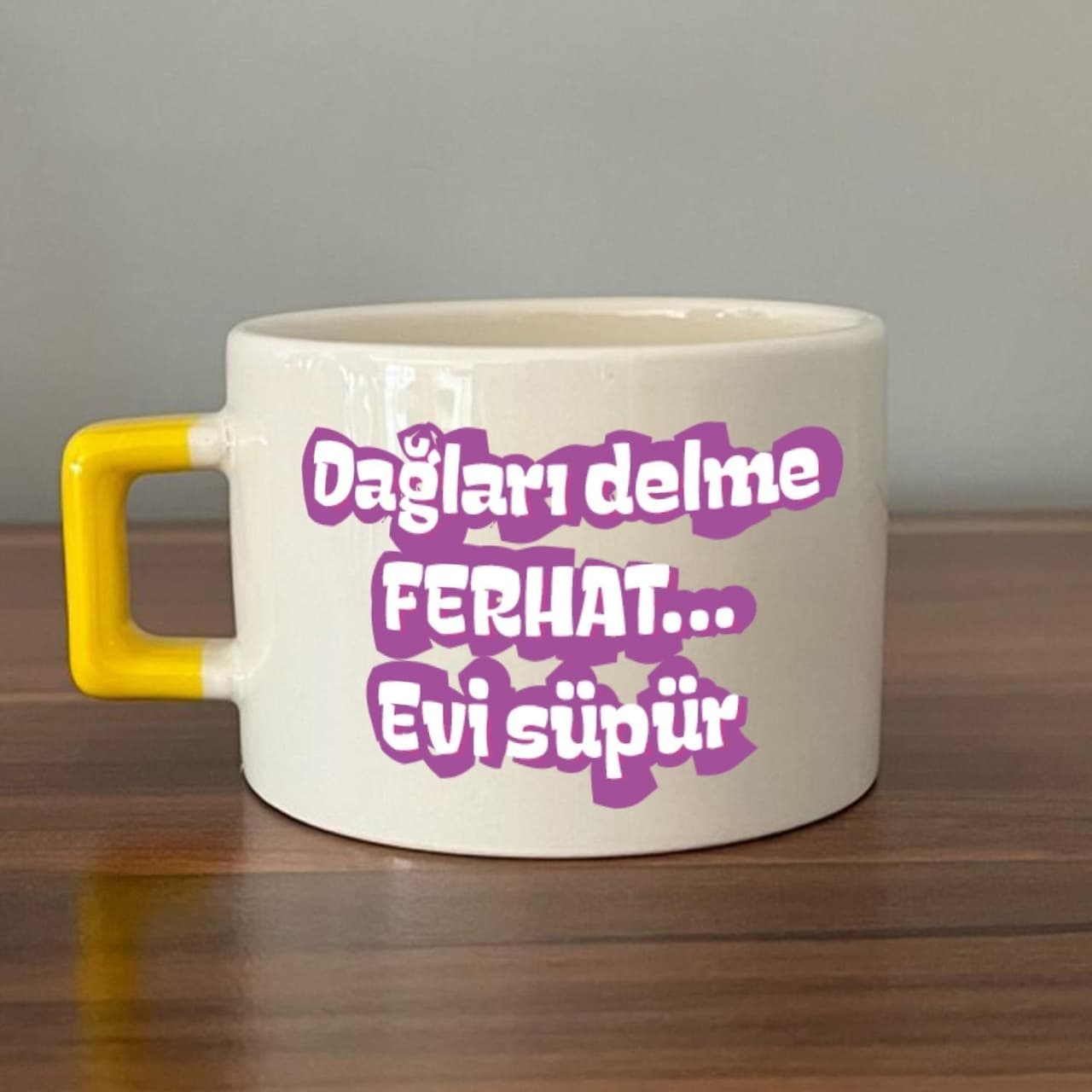 Dağları Delme Ferhat Evi Süpür Baskılı Kadınlar Günü Sarı Kulplu Kare Espresso Fincanı