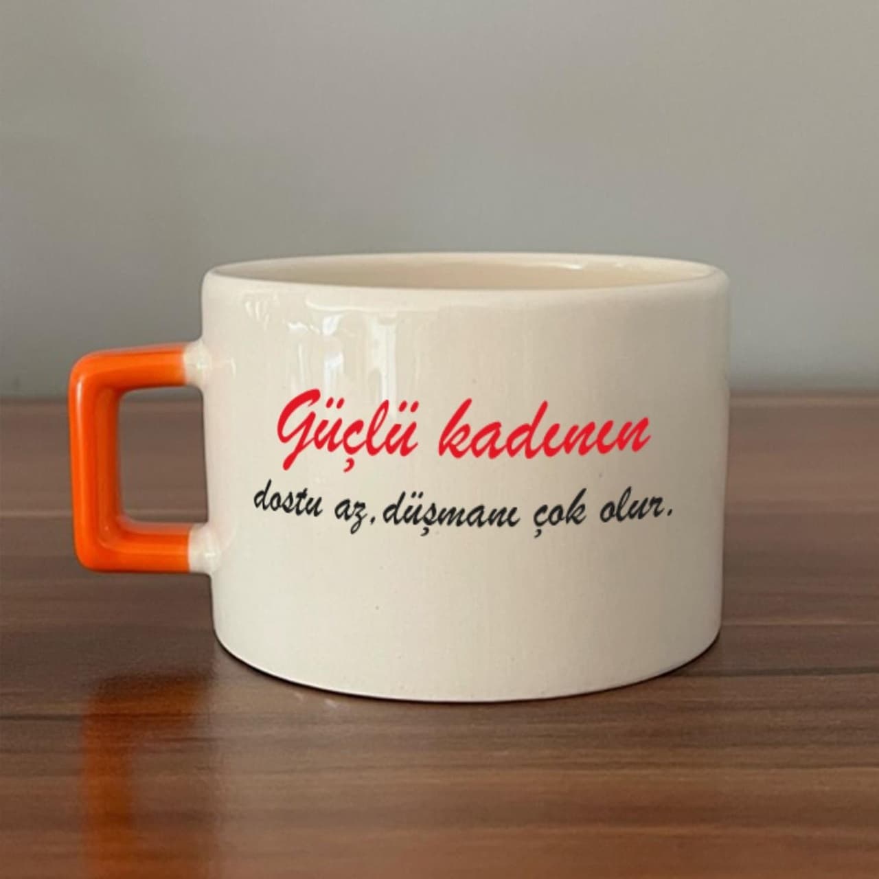 Güçlü Kadının Dostu Az, Düşmanı Çok Olur Baskılı Kadınlar Günü Turuncu Kulplu Kare Espresso Fincanı