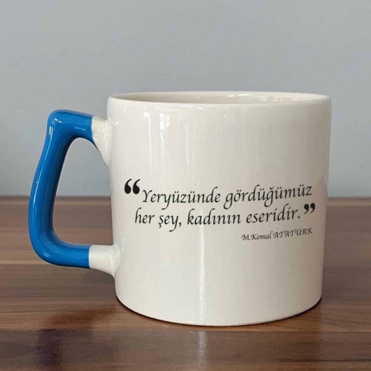 Yeryüzünde Gördüğümüz Her Şey, Kadının Eseridir Baskılı Mavi Kulplu Prime Kupa