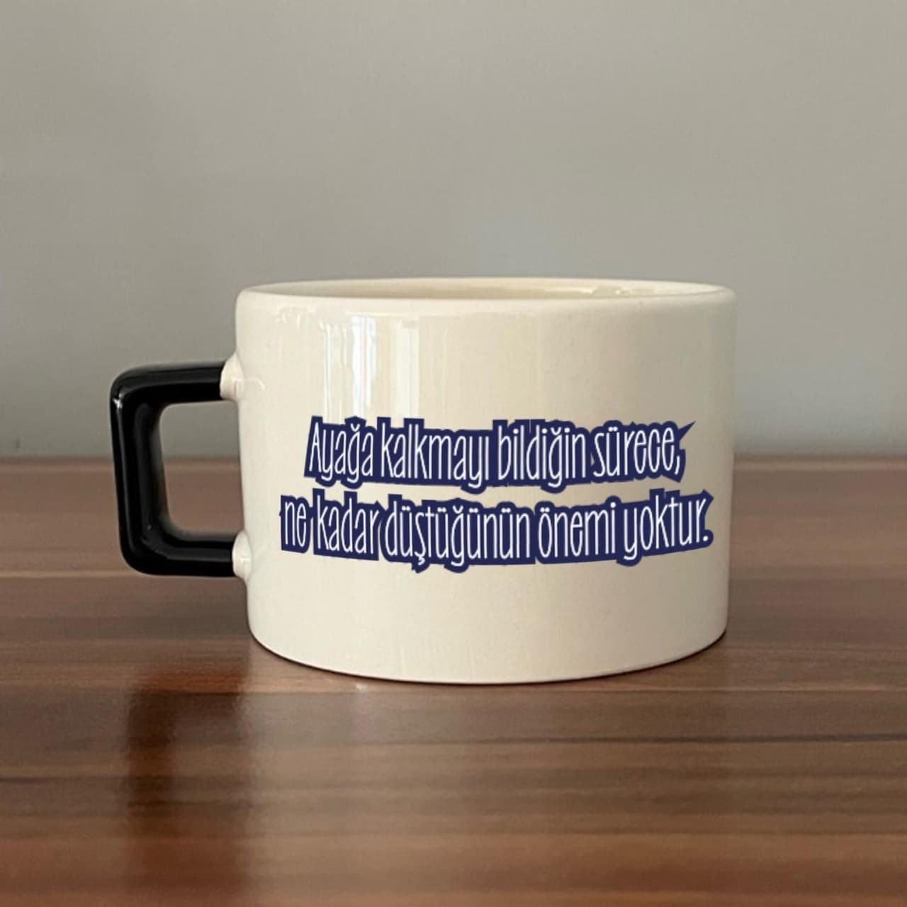 Ayağa Kalkmayı Bildiğin Sürece Renksiz Baskılı Siyah Kulplu Kare Espresso Fincanı