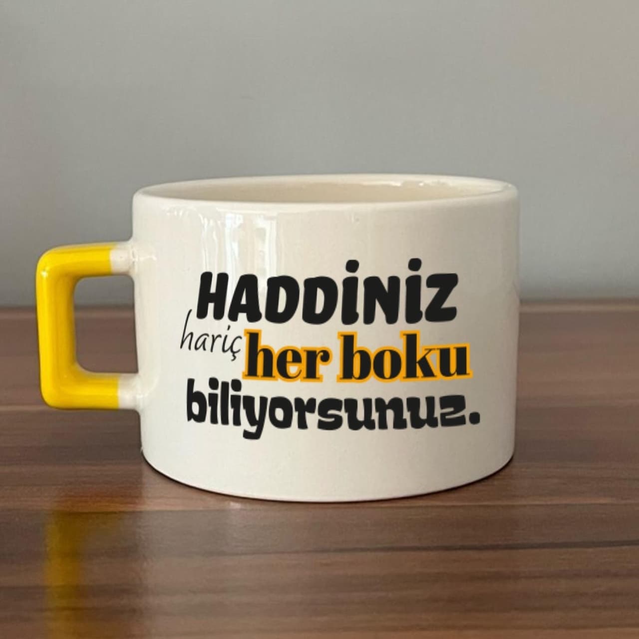 Haddiniz Hariç Her Boku Biliyorsunuz Baskılı Sarı Kulplu Kare Espresso Fincanı