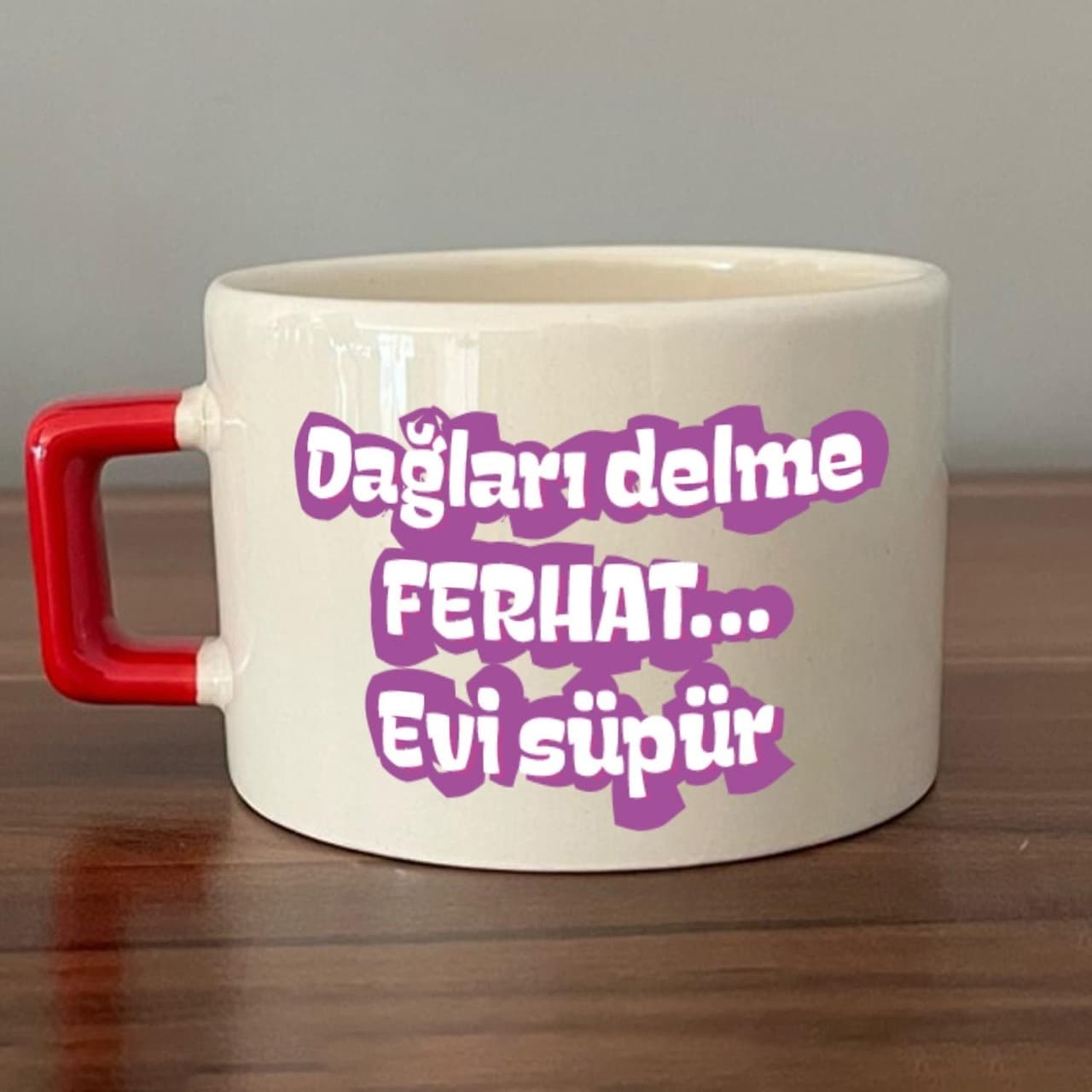 Dağları Delme Ferhat Evi Süpür Baskılı Kadınlar Günü Kırmızı Kulplu Kare Espresso Fincanı