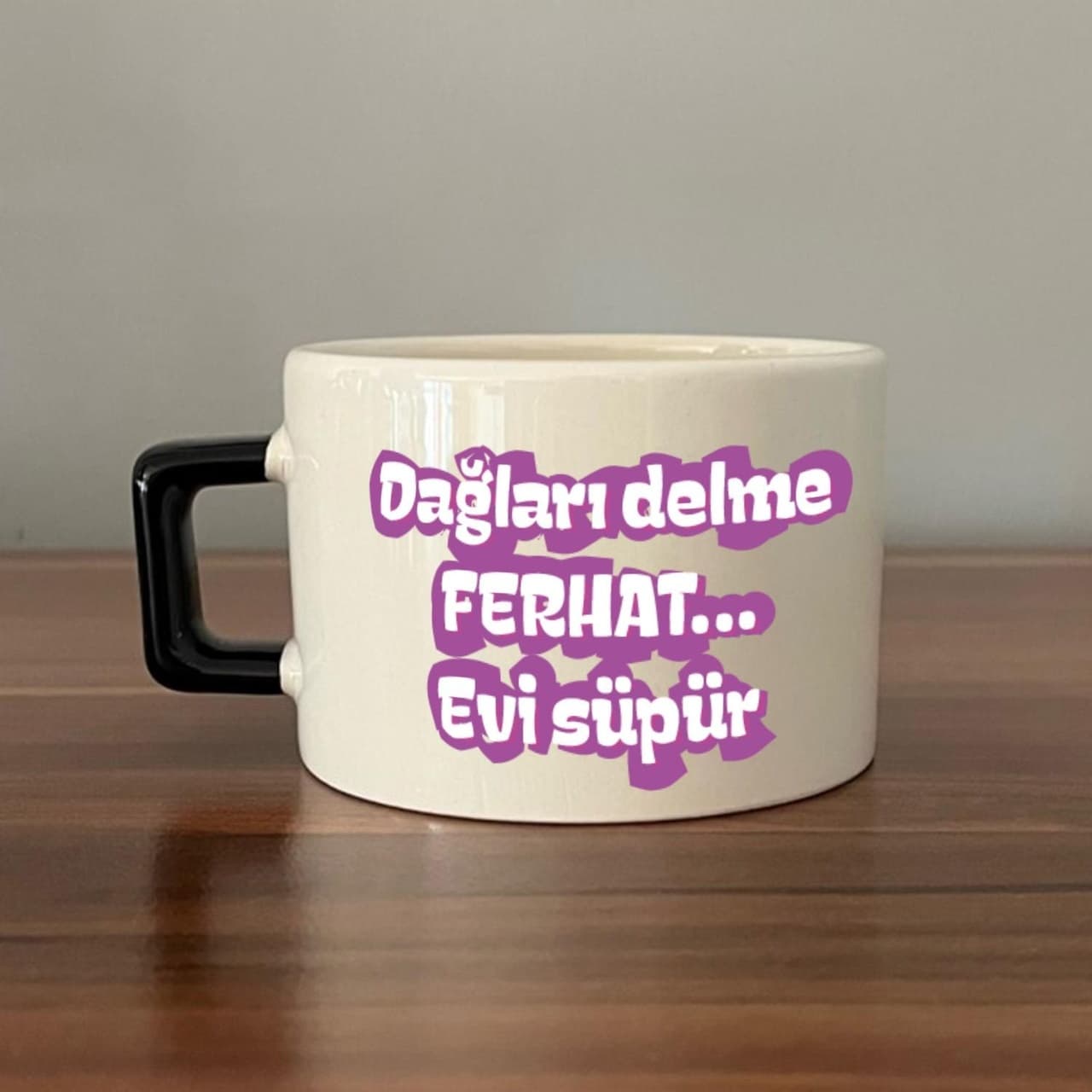 Dağları Delme Ferhat Evi Süpür Baskılı Kadınlar Günü Siyah Kulplu Kare Espresso Fincanı