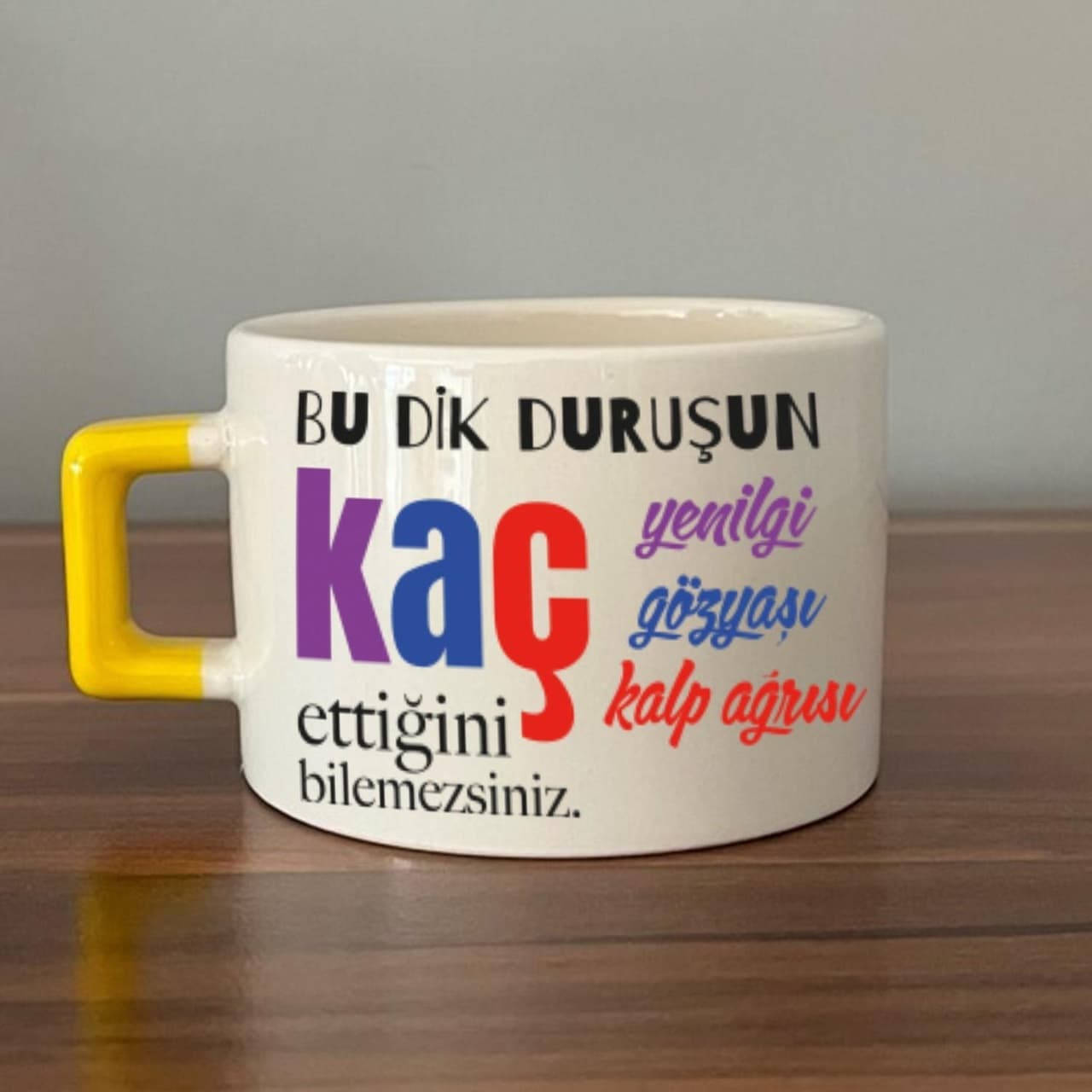 Bu Dik Duruşun Baskılı Kadınlar Günü Sarı Kulplu Kare Espresso Fincanı