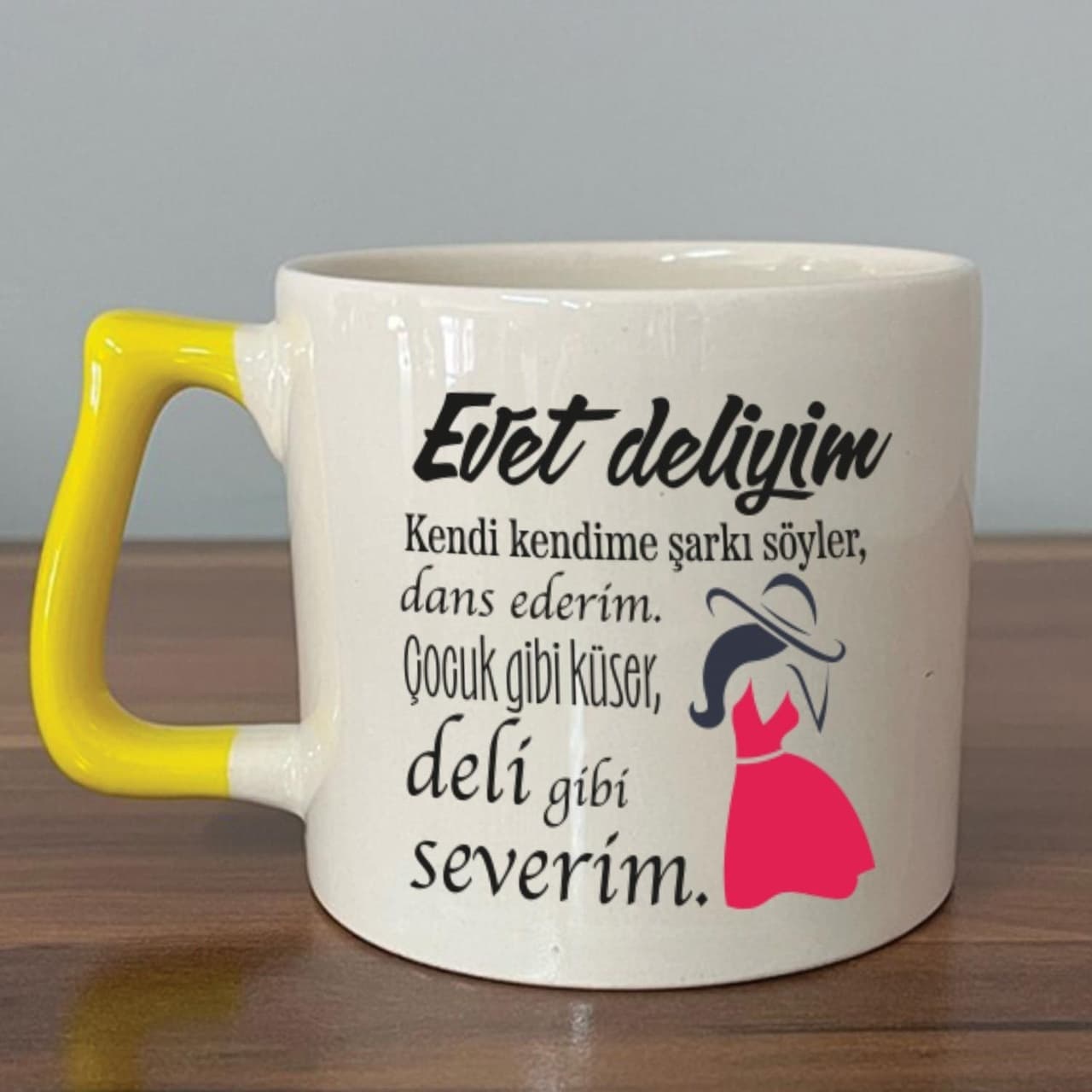 Evet Deliyim Baskılı Kadınlar Günü Sarı Kulplu Prime Kupa