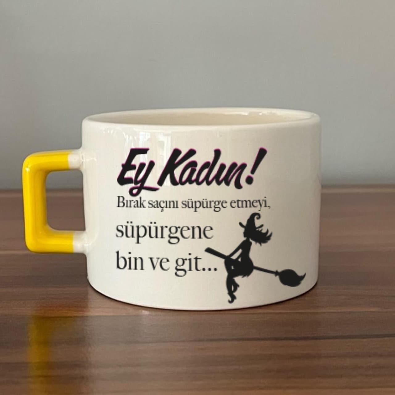 Ey Kadın Baskılı Kadınlar Günü Sarı Kulplu Kare Espresso Fincanı