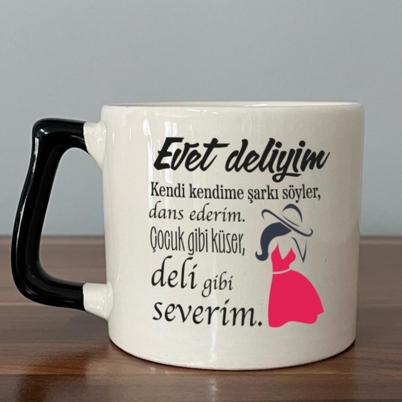 Evet Deliyim Baskılı Kadınlar Günü Siyah Kulplu Prime Kupa