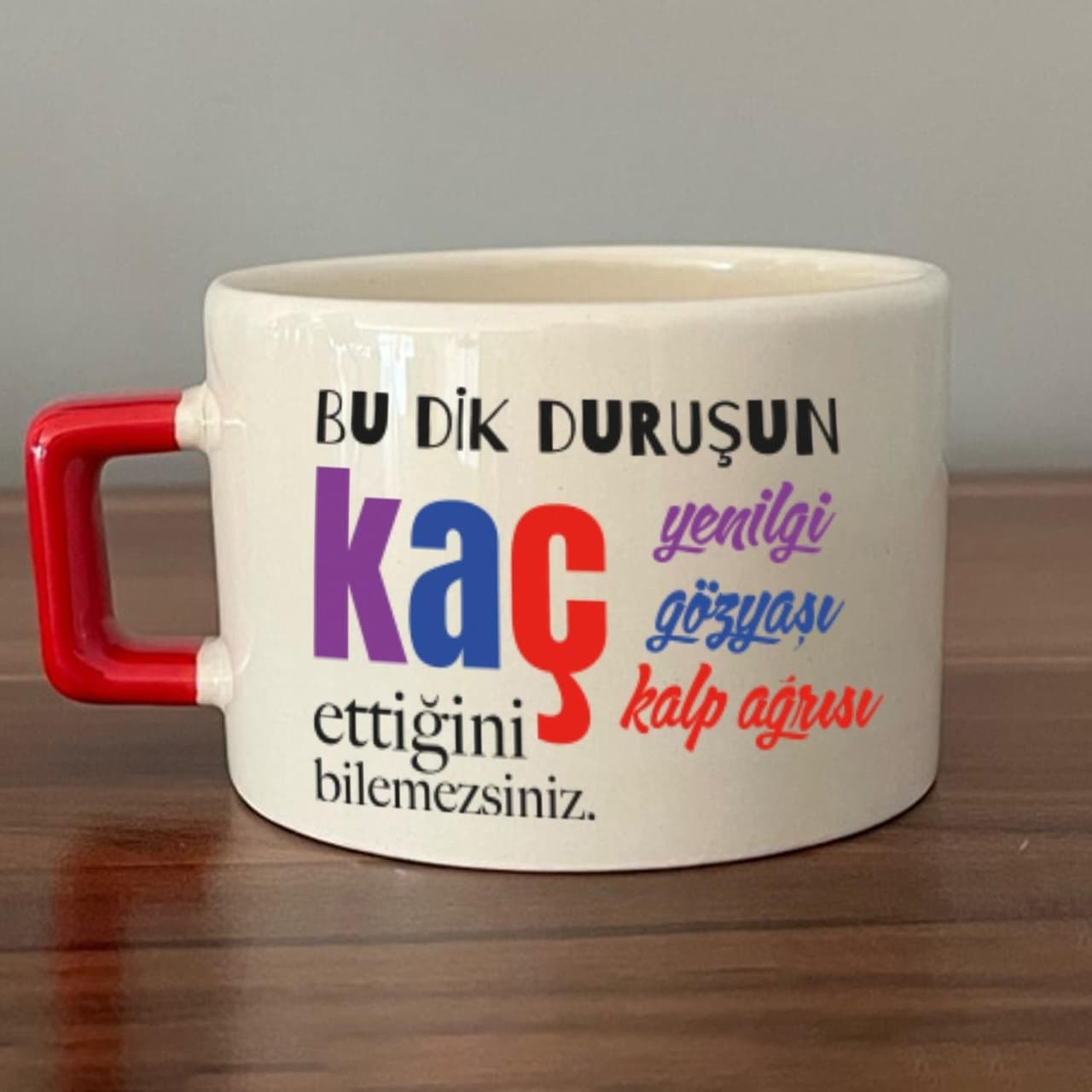 Bu Dik Duruşun Baskılı Kadınlar Günü Kırmızı Kulplu Kare Espresso Fincanı