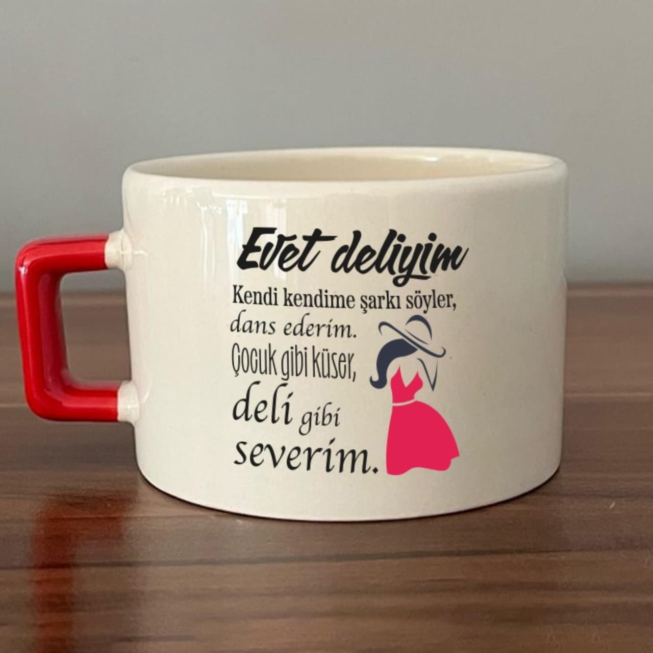 Evet Deliyim Baskılı Kadınlar Günü Kırmızı Kulplu Kare Espresso Fincanı
