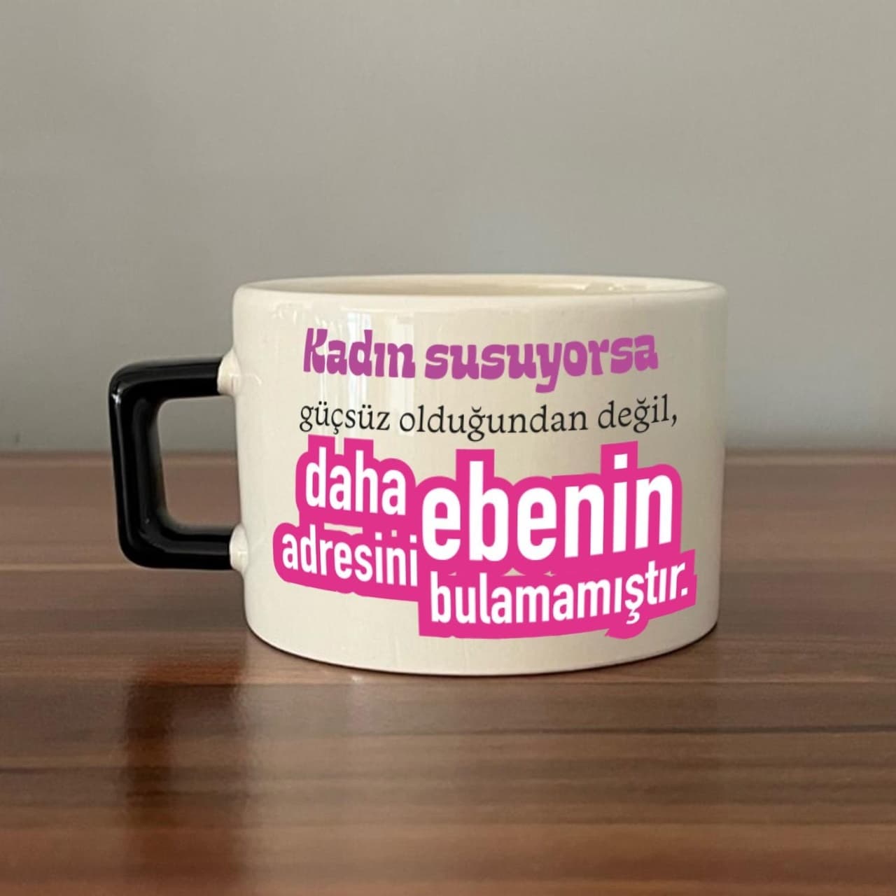 Kadın Susuyorsa Baskılı Kadınlar Günü Siyah Kulplu Kare Espresso Fincanı