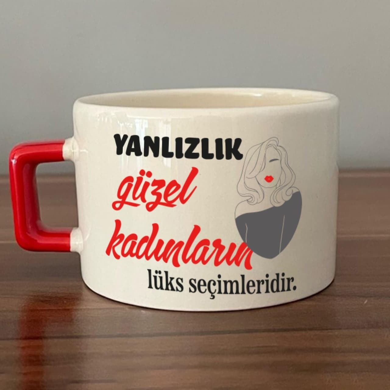 Yalnızlık Güzel Kadınların Lüks Seçimleridir Baskılı Kadınlar Günü Kırmızı Kare Espresso Fincanı