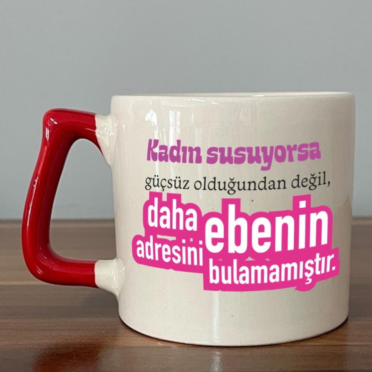 Kadın Susuyorsa Baskılı Kadınlar Günü Kırmızı Kulplu Prime Kupa