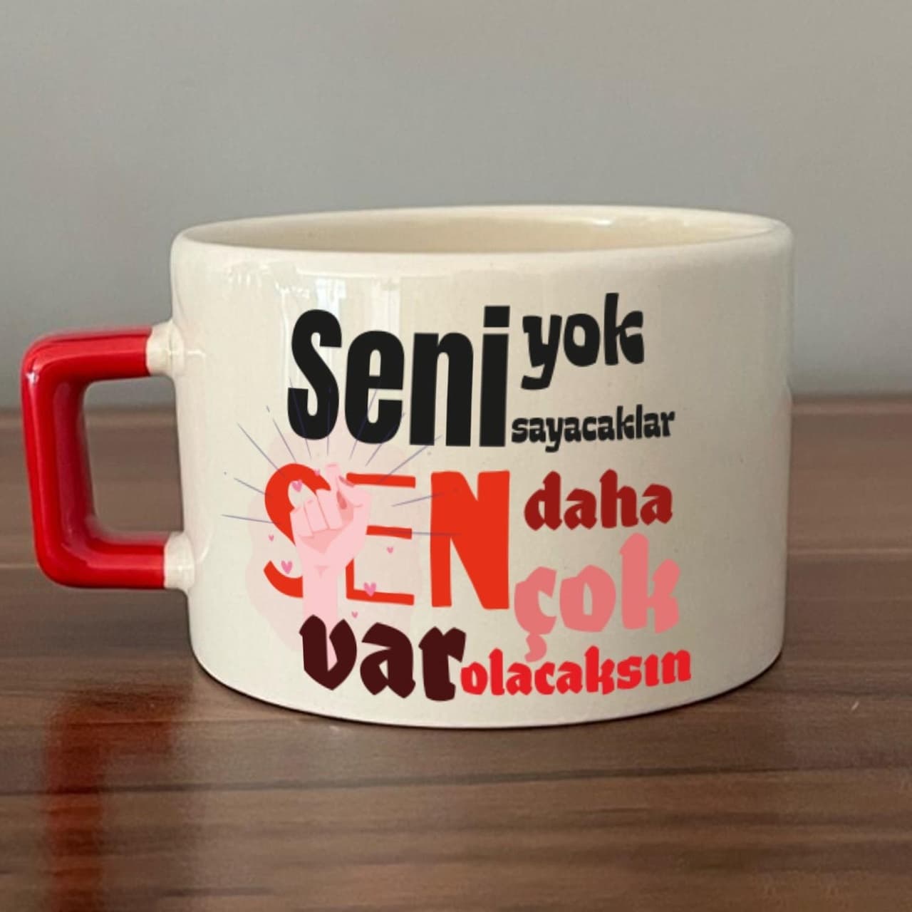 Seni Yok Sayacaklar Baskılı Kadınlar Günü Kırmızı Kulplu Kare Espresso Fincanı