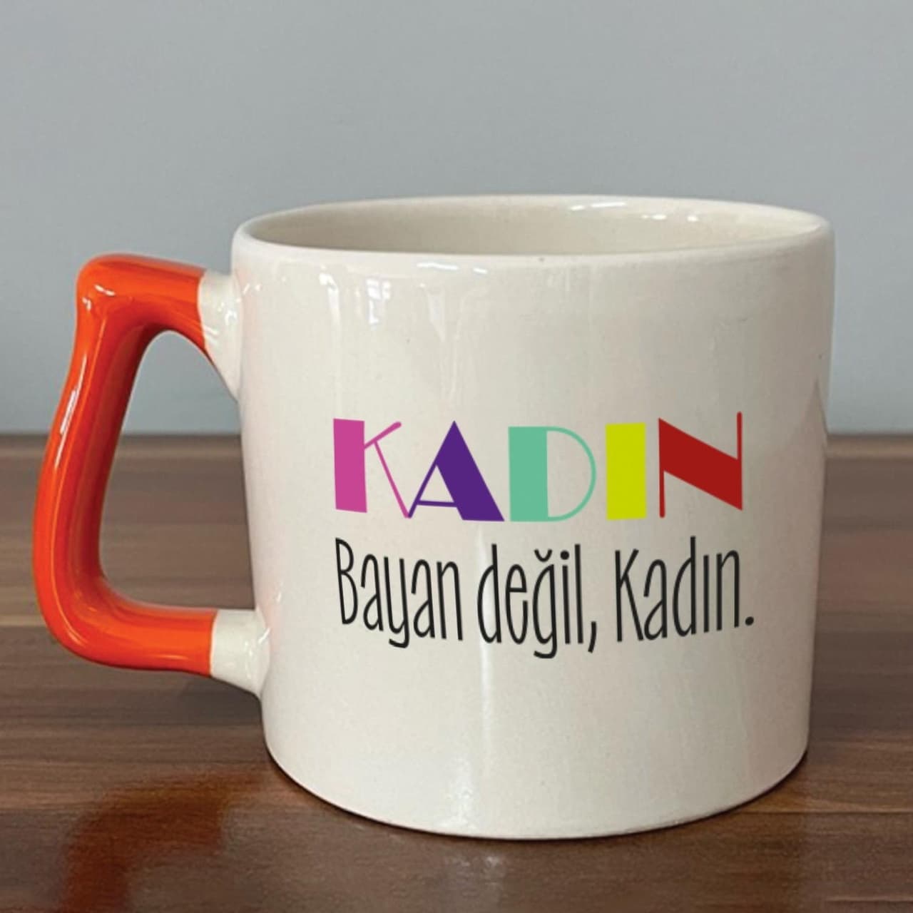 Kadın Bayan Değil Baskılı Kadınlar Günü Turuncu Kulplu Prime Kupa
