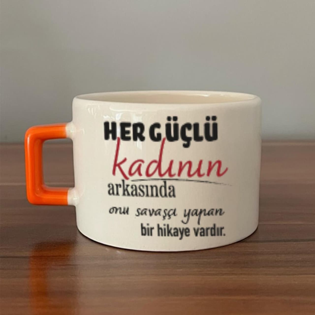 Her Güçlü Kadının Arkasında Baskılı Kadınlar Günü Turuncu Kulplu Kare Espresso Fincanı