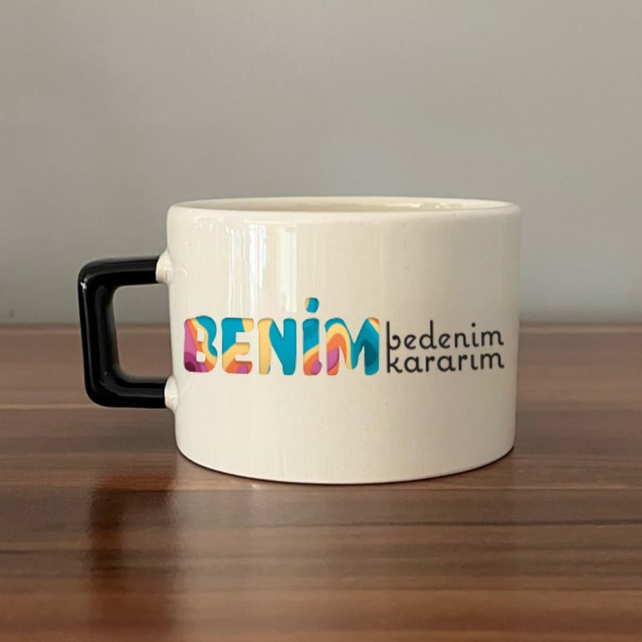 Benim Bedenim, Benim Kararım Baskılı Kadınlar Günü Siyah Kulplu Kare Espresso Fincanı