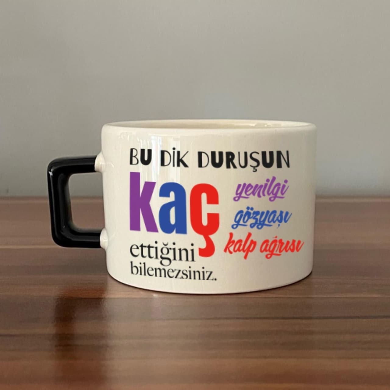 Bu Dik Duruşun Baskılı Kadınlar Günü Siyah Kulplu Kare Espresso Fincanı