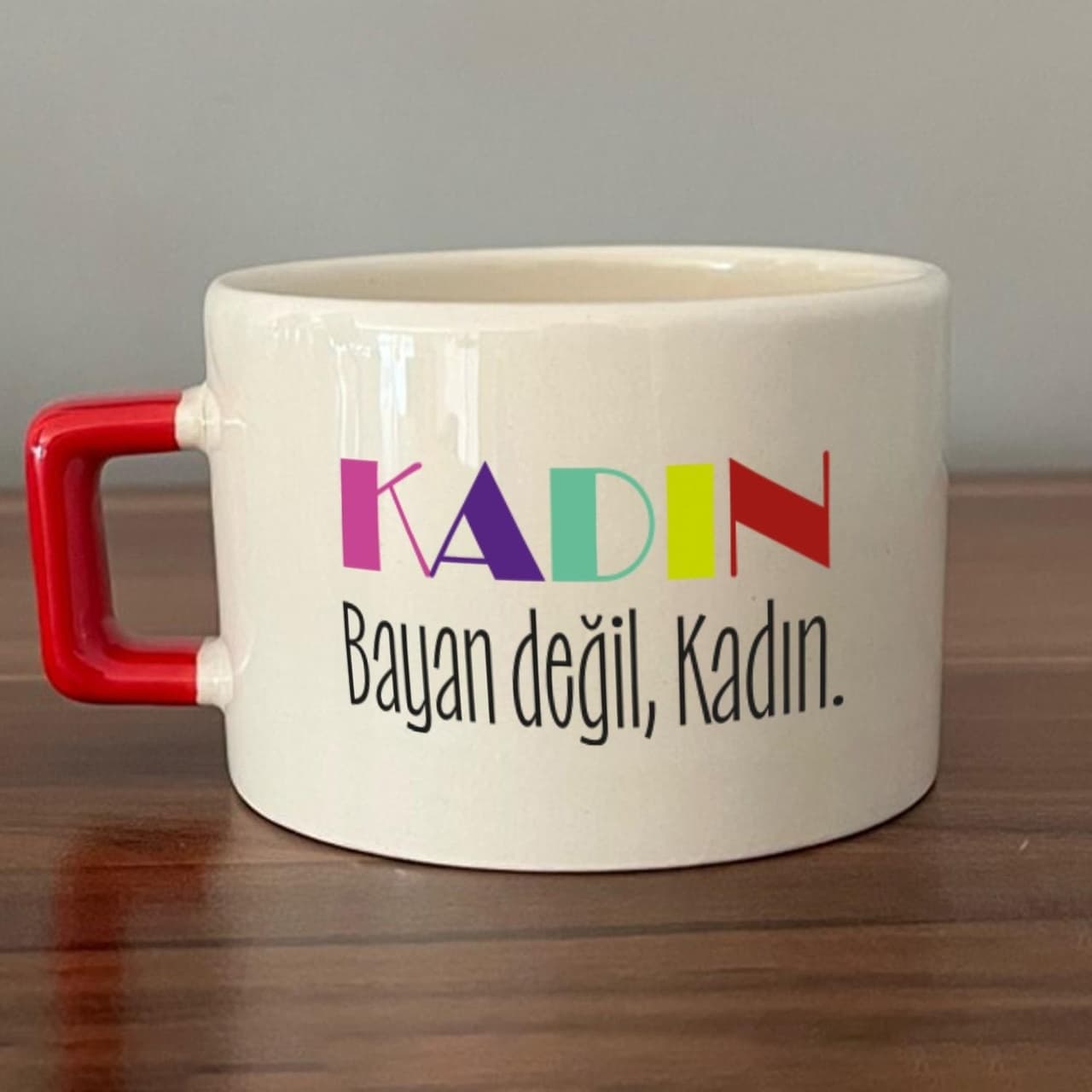 Kadın Bayan Değil Baskılı Kadınlar Günü Kırmızı Kulplu Kare Espresso Fincanı