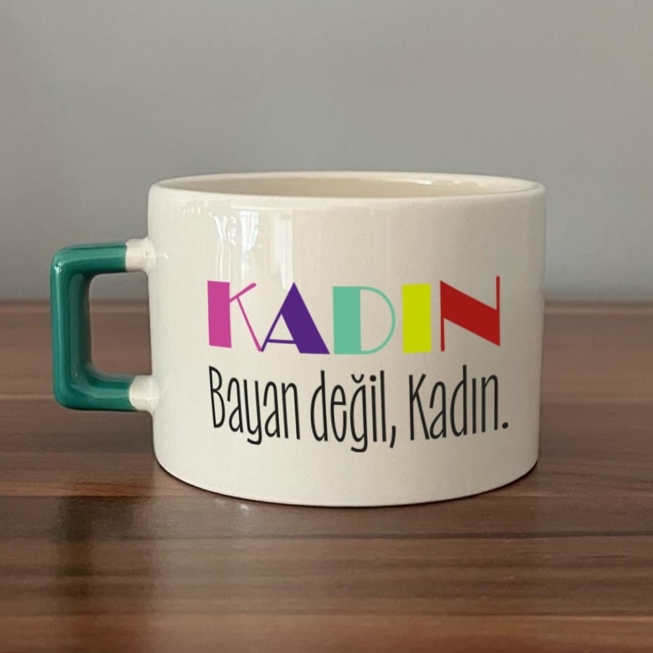 Kadın Bayan Değil Baskılı Kadınlar Günü Yeşil Kulplu Kare Espresso Fincanı