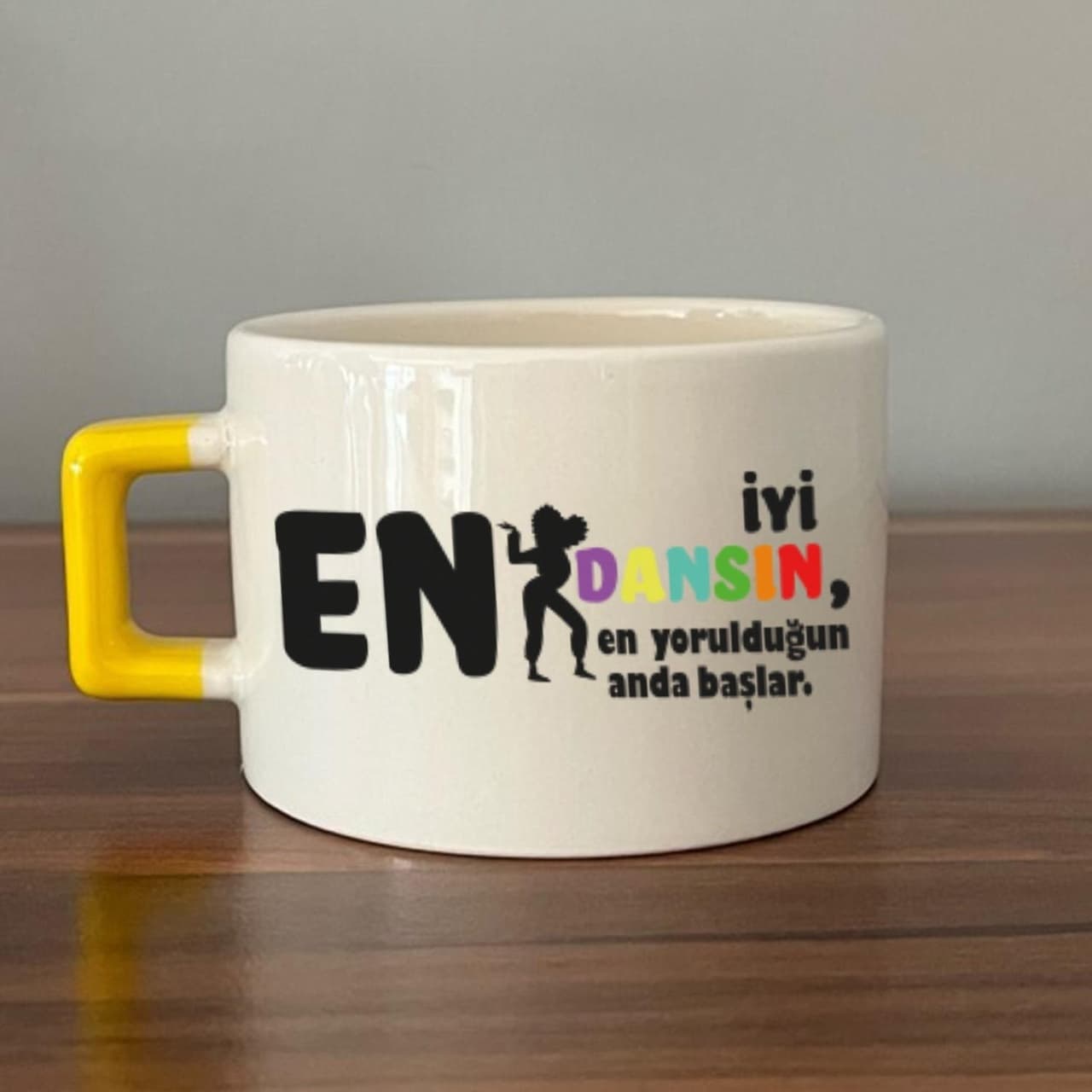 En İyi Dansın Baskılı Kadınlar Günü Sarı Kulplu Kare Espresso Fincanı