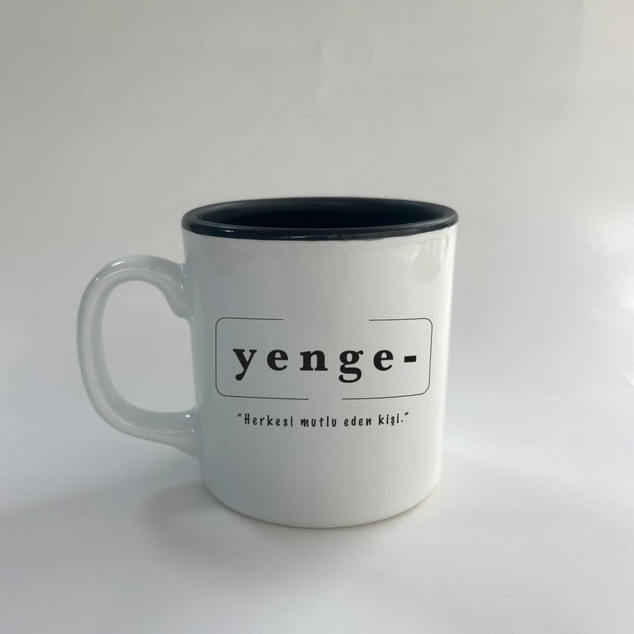 Yenge Baskılı Siyah Multi Kupa