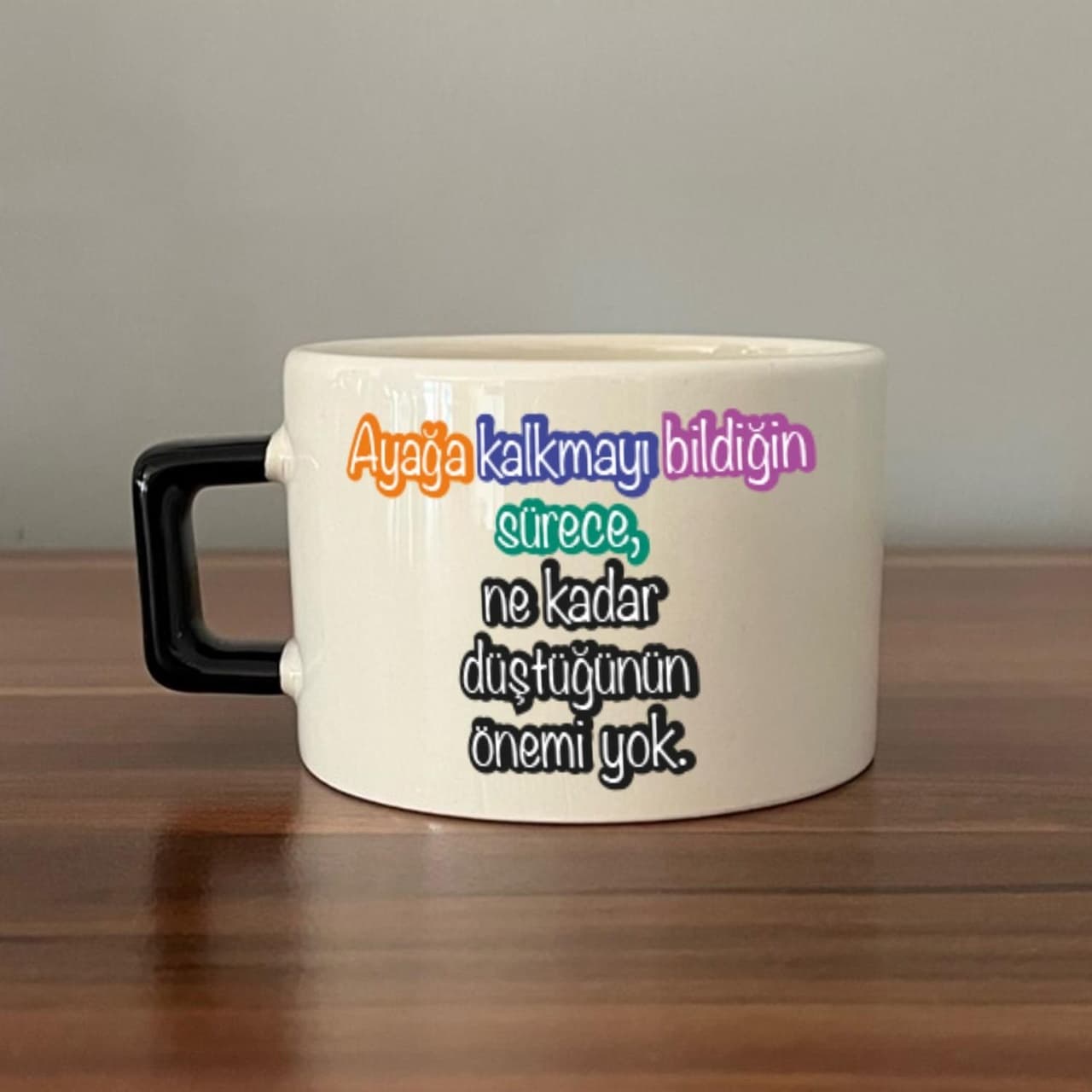 Ayağa Kalkmayı Bildiğin Sürece Baskılı Kadınlar Günü Siyah Kulplu Kare Espresso Fincanı