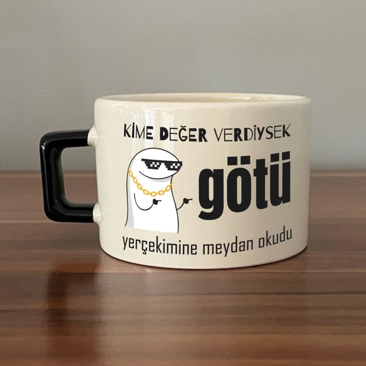 Kime Değer Verdiysek Götü Yerçekimine Meydan Okudu Baskılı Siyah Kulplu Kare Espresso Fincanı