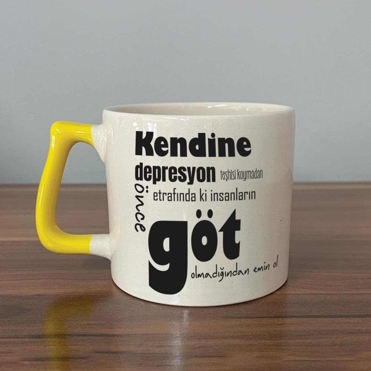 Kendine Depresyon Teşhisi Koymadan Önce Baskılı Sarı Kulplu Prime Kupa