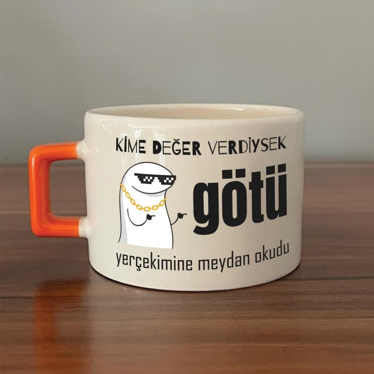 Kime Değer Verdiysek Götü Yerçekimine Meydan Okudu Baskılı Turuncu Kulplu Kare Espresso Fincanı