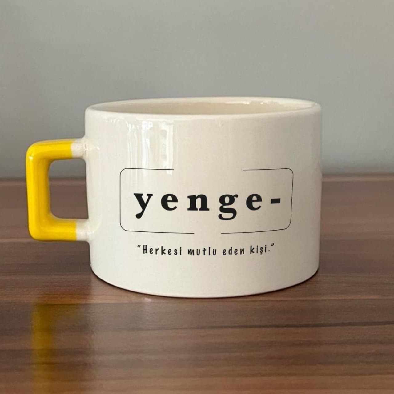 Yenge Baskılı Sarı Kulplu Kare Espresso Fincanı