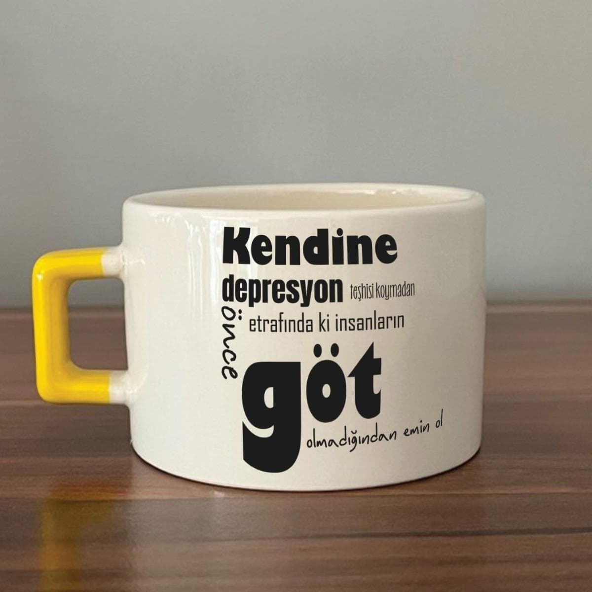 Kendine Depresyon Teşhisi Koymadan Önce Baskılı Sarı Kulplu Kare Espresso Fincanı