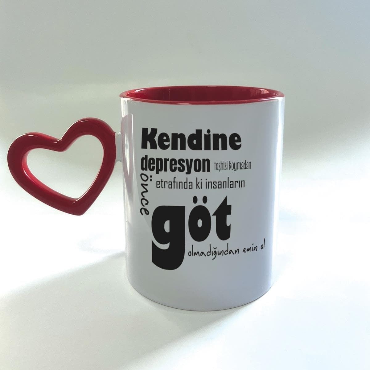 Kendine Depresyon Teşhisi Koymadan Önce Baskılı Kırmızı Boş Kalp Kulplu Mega Kupa