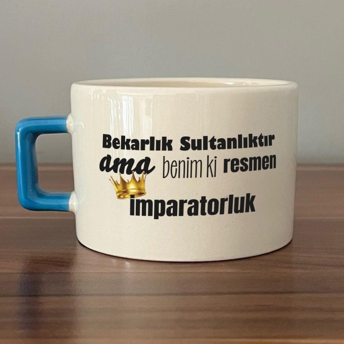 Bekarlık Sultanlıktır Ama Baskılı Mavi Kulplu Kare Espresso Fincanı