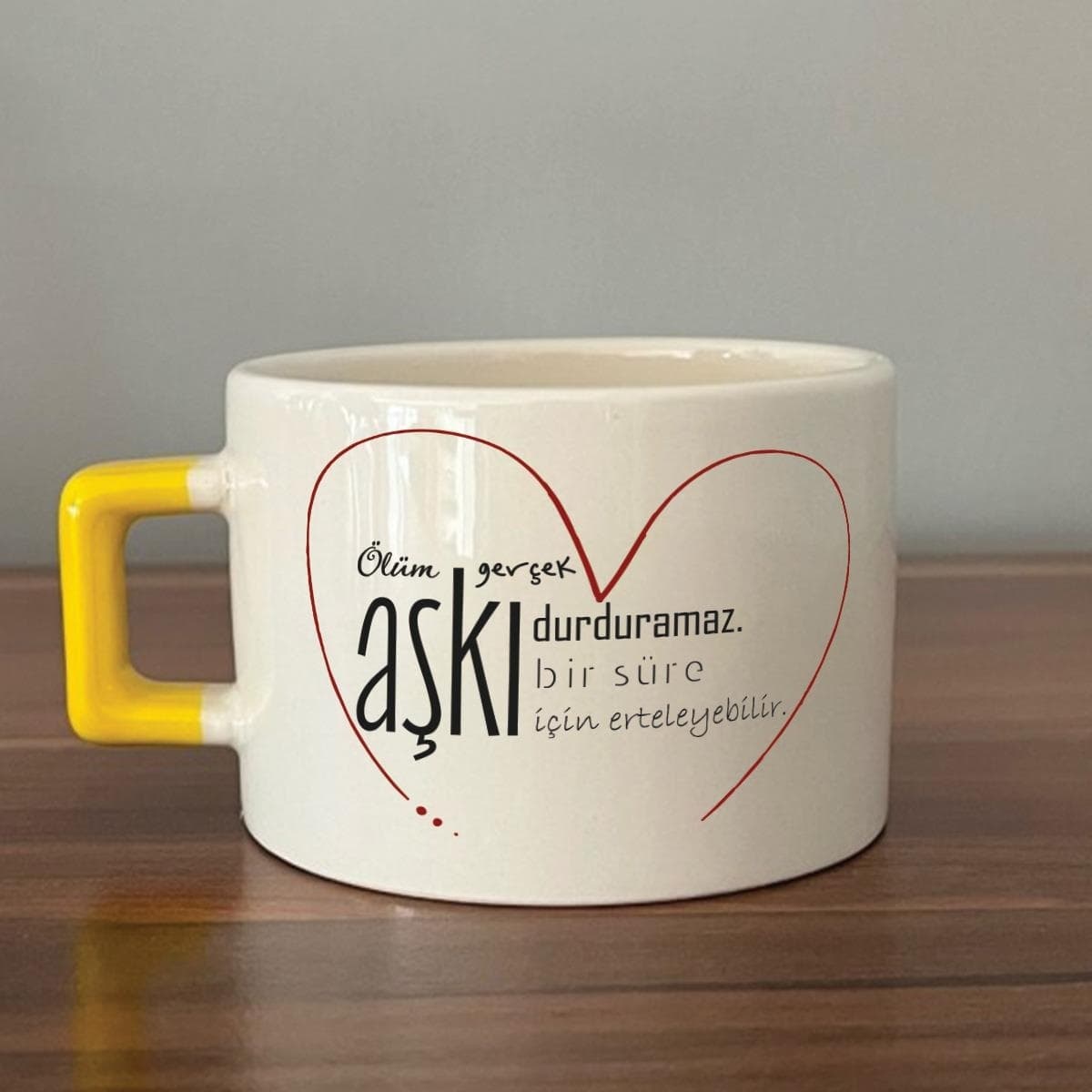Ölüm Gerçek Aşkı Durduramaz Baskılı Sarı Kulplu Kare Espresso Fincanı