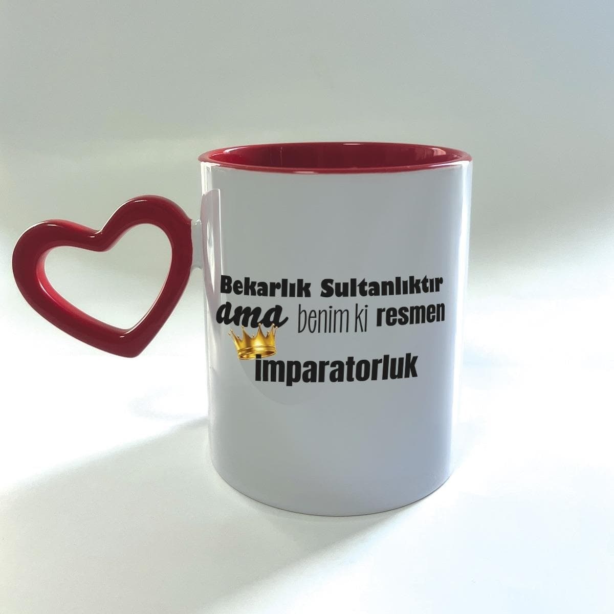 Mor Mürekkep Bekarlık Sultanlıktır Ama Baskılı Kırmızı Boş Kalp Kulplu Mega Kupa