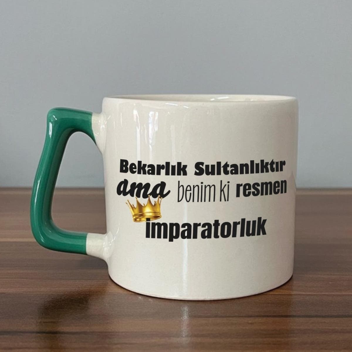 Mor Mürekkep Bekarlık Sultanlıktır Ama Baskılı Yeşil Kulplu Prime Kupa