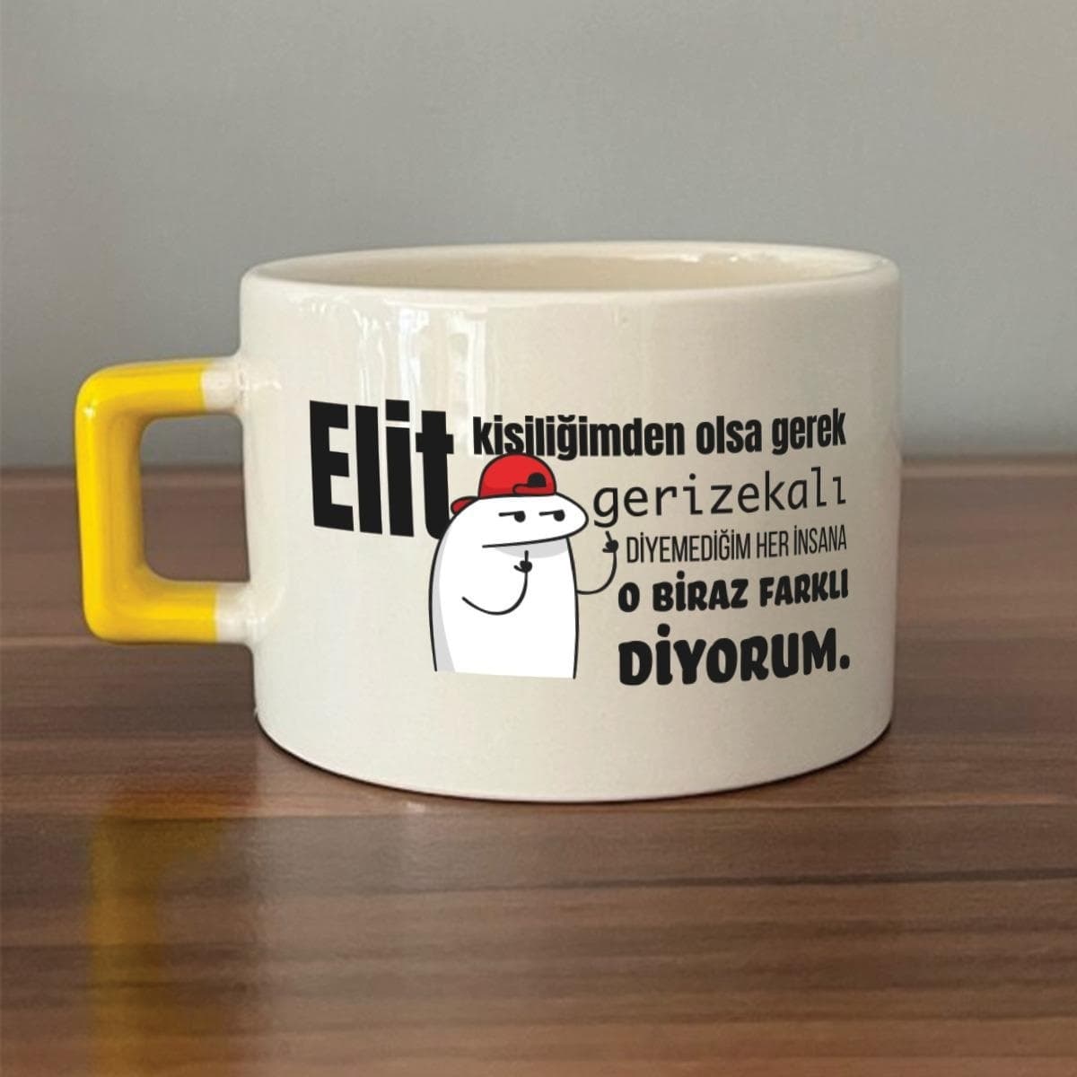 Elit Kişiliğimden Olsa Gerek Baskılı Sarı Kulplu Kare Espresso Fincanı