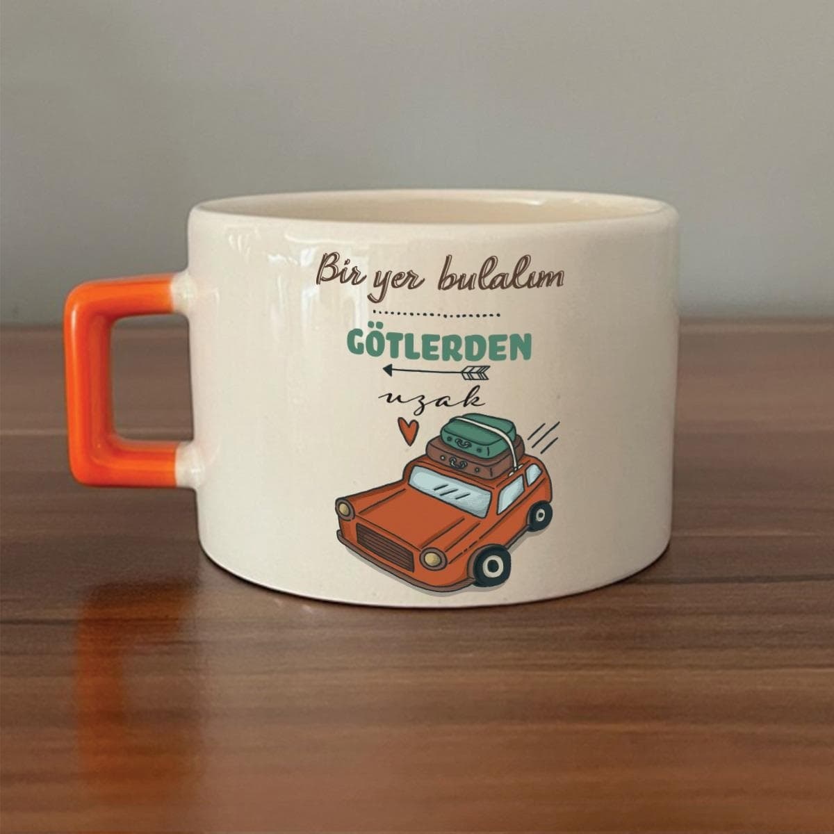 Bir Yer Bulalım Götlerden Uzak Baskılı Turuncu Kulplu Kare Espresso Fincanı